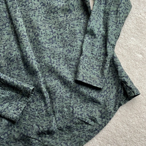 ECRU Silk Camo/Animal Print Blouse sz XS - Picture 10 of 14